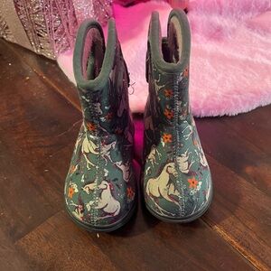 Toddler girl Bogs boots size 6